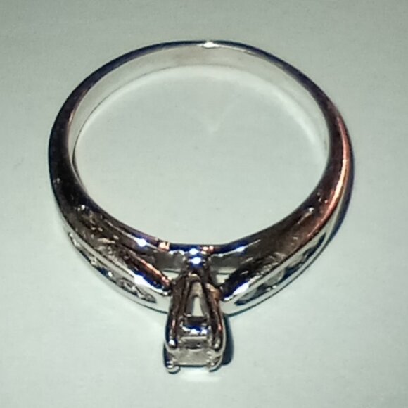 CHRISTMAS SPECIAL!  10Kt White Gold 1/3-Carat Princess & Round Diamond Ring - Picture 4 of 5